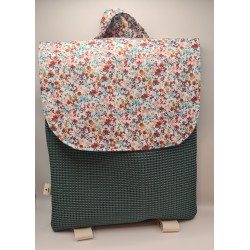 Sac à dos vert et fleuri
