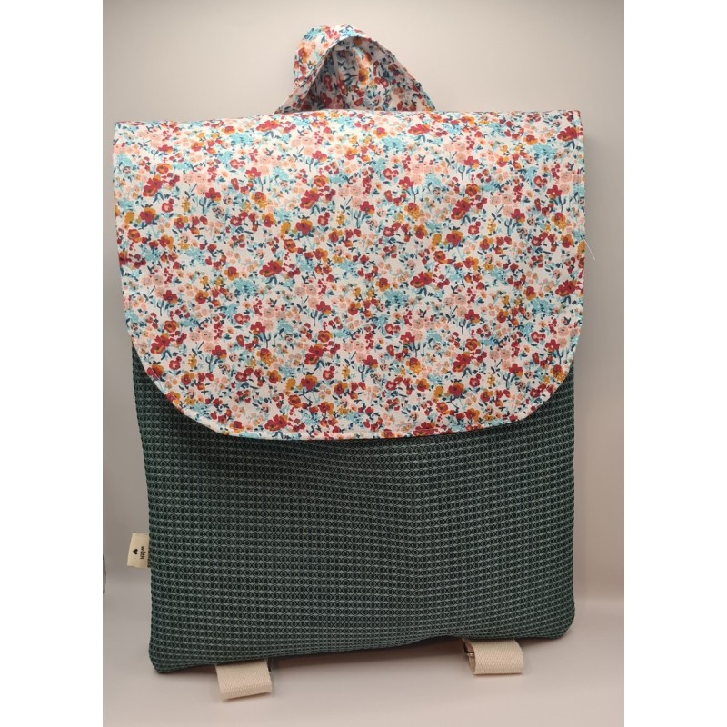 Sac à dos vert et fleuri