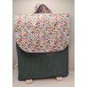 Sac à dos vert et fleuri